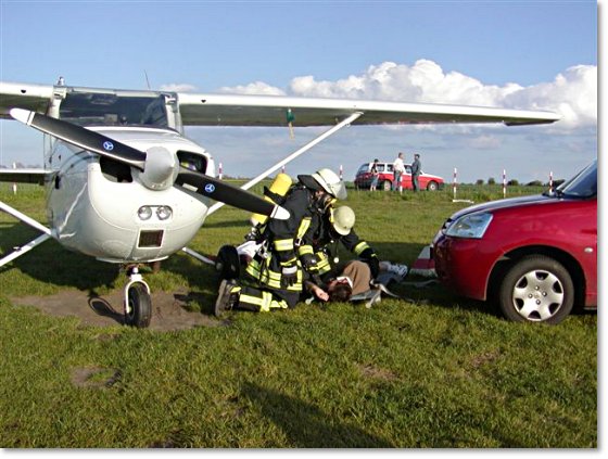 Foto: Feuerwehrbung am 15. Mai 2007