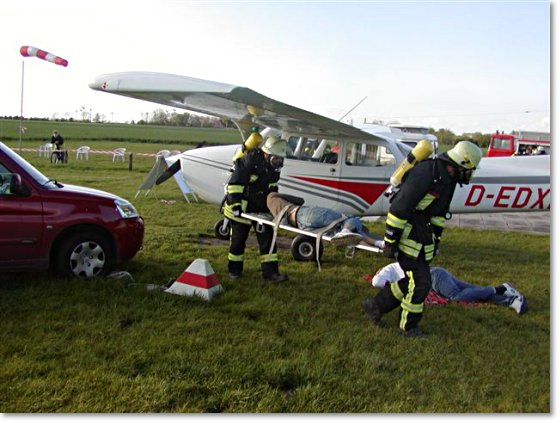 Foto: Feuerwehrbung am 15. Mai 2007