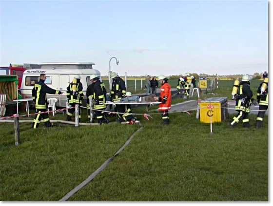 Foto: Feuerwehrbung am 15. Mai 2007