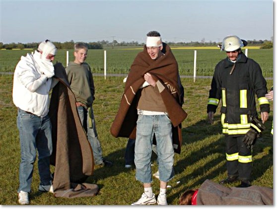 Foto: Feuerwehrbung am 15. Mai 2007